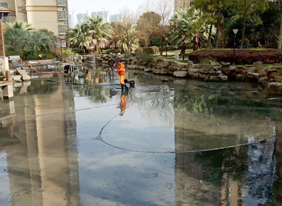 大兴景观池淤泥清理